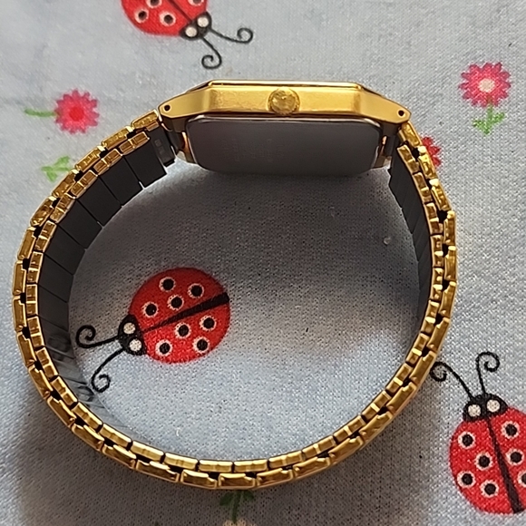 Pulsar Gold Rectangular Watch - Picture 7 of 8